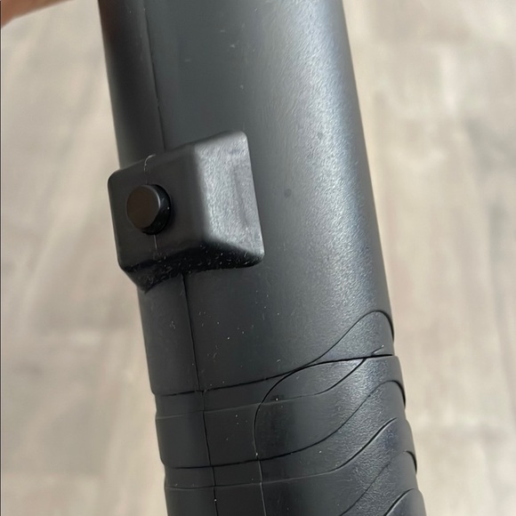 Yellow Electric Bug Zapper Racket - Picture 6 of 7